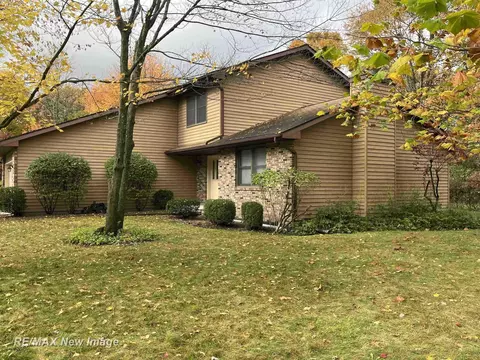 4600 Oakridge, Midland, MI 48640