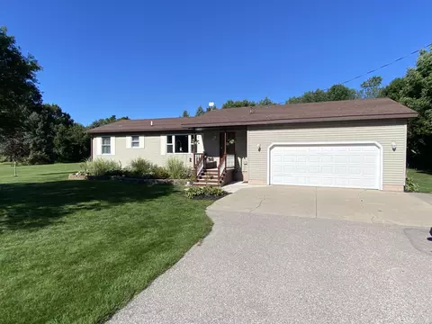 2945 S Palmer, Ludington, MI 49431