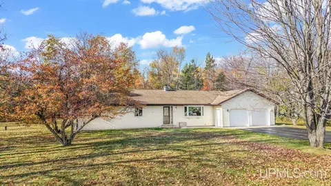 n3415 4 Seasons Drive, Iron Mountain, MI 49801