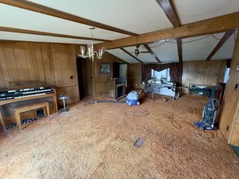 Living - 10411 Cady, Jackson, MI 49201 photo 2 of 2