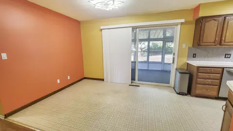 230 S Elms, Flushing, MI 48433 photo 7