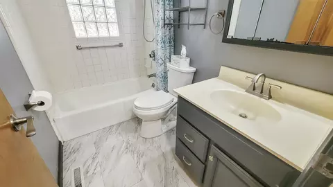 230 S Elms, Flushing, MI 48433 photo 21
