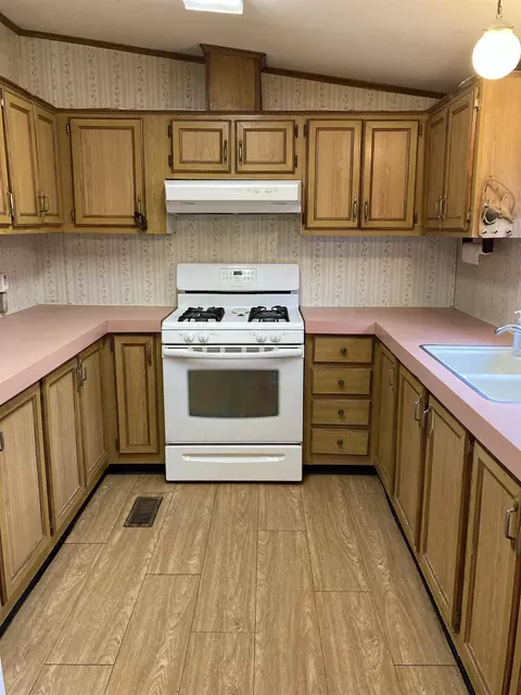 Kitchen - 542 Silver, Gladwin, MI 48624 photo 1 of 3