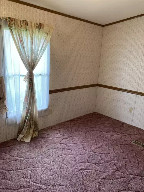Bedroom - 542 Silver, Gladwin, MI 48624 photo 2 of 4