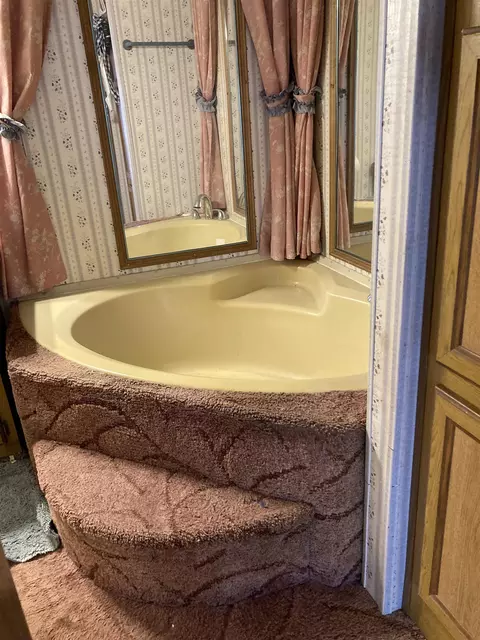 Bath - 542 Silver, Gladwin, MI 48624 photo 1 of 2