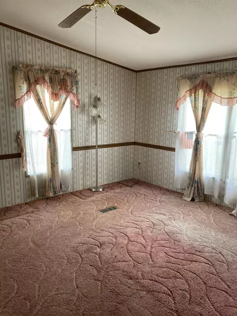 Bedroom - 542 Silver, Gladwin, MI 48624 photo 4 of 4
