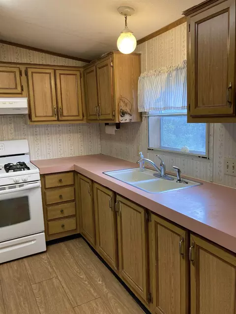 Kitchen - 542 Silver, Gladwin, MI 48624 photo 2 of 3