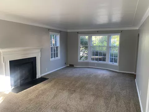 Living - 406 S Lynch, Flint, MI 48503 photo 3 of 8
