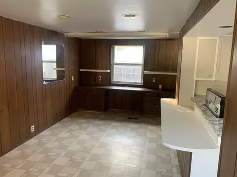 Living - 406 S Lynch, Flint, MI 48503 photo 7 of 8