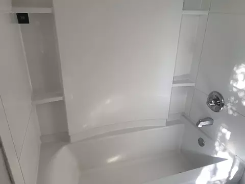 Bath - 406 S Lynch, Flint, MI 48503 photo 4 of 5