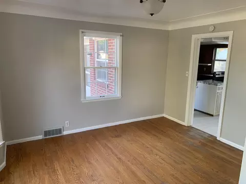 Living - 406 S Lynch, Flint, MI 48503 photo 4 of 8