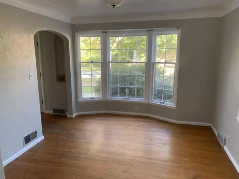 Living - 406 S Lynch, Flint, MI 48503 photo 5 of 8