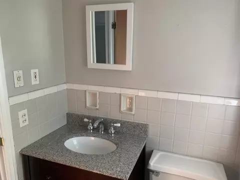 Bath - 406 S Lynch, Flint, MI 48503 photo 2 of 5