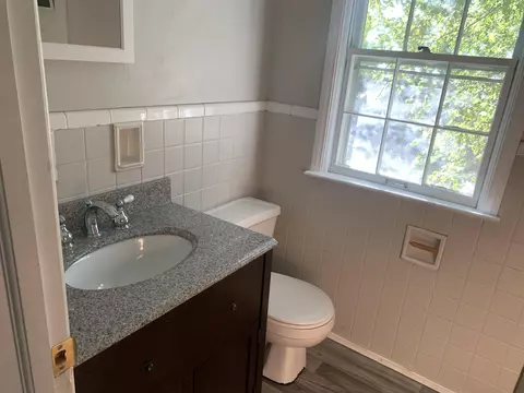 Bath - 406 S Lynch, Flint, MI 48503 photo 1 of 5