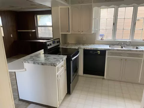 Kitchen - 406 S Lynch, Flint, MI 48503 photo 2 of 3