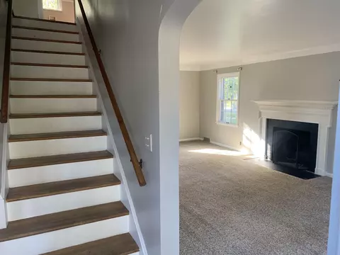 Living - 406 S Lynch, Flint, MI 48503 photo 1 of 8