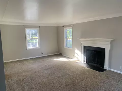 Living - 406 S Lynch, Flint, MI 48503 photo 2 of 8