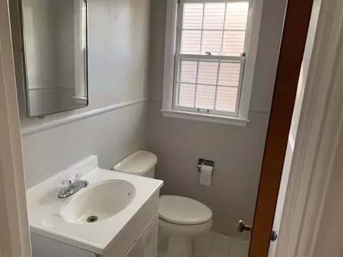 Bath - 406 S Lynch, Flint, MI 48503 photo 5 of 5