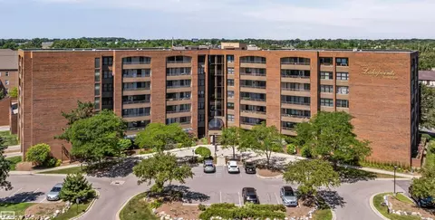 3611 Country Clb #89, Saint Clair Shores, MI 48082