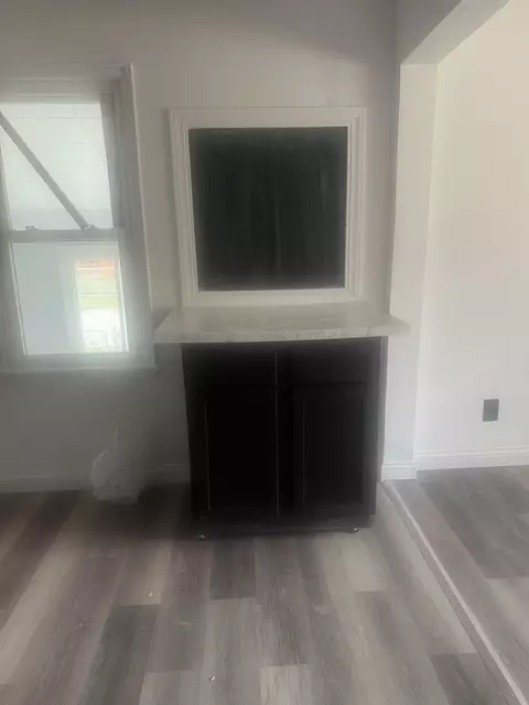 Entry Way - 652 Huron, Flint, MI 48507 photo 1 of 4