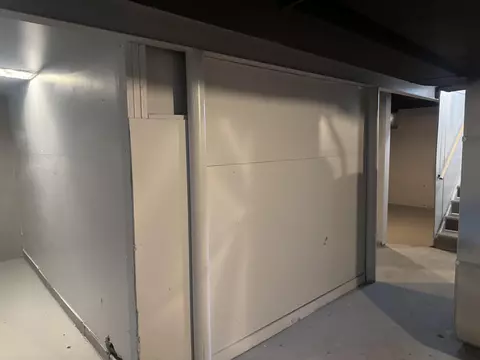 Entry Way - 652 Huron, Flint, MI 48507 photo 4 of 4