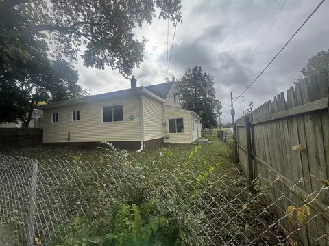 Exterior - 652 Huron, Flint, MI 48507 photo 4 of 7