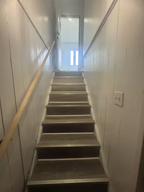 Entry Way - 652 Huron, Flint, MI 48507 photo 3 of 4