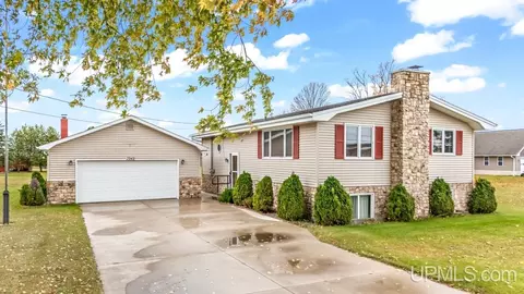 3949 Co 416 20th, Gladstone, MI 49837