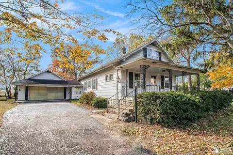 6905 Whiteford Ctr, Lambertville, MI 48144