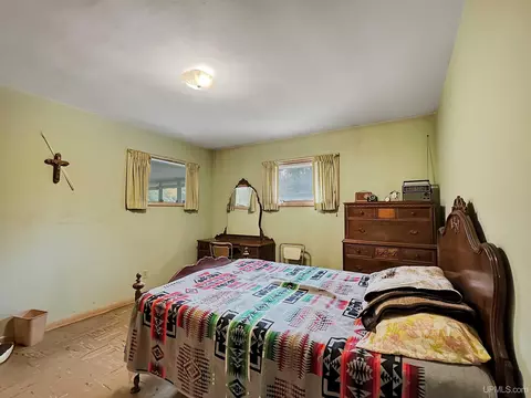 5478 18th, Escanaba, MI 49829 photo 9
