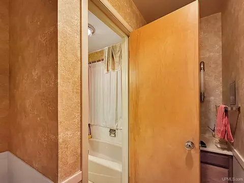 5478 18th, Escanaba, MI 49829 photo 13
