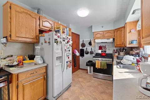 110 E South, Adrian, MI 49221 photo 27