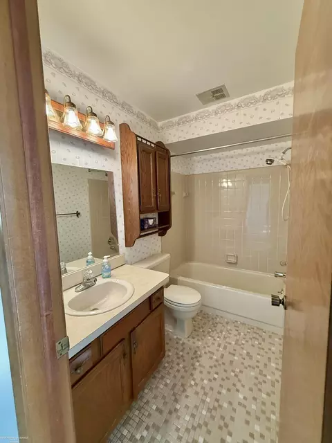 Bath - 177 Eckford, Troy, MI 48085 photo 3 of 5