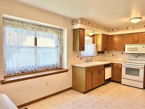 Kitchen - 177 Eckford, Troy, MI 48085 photo 4 of 4