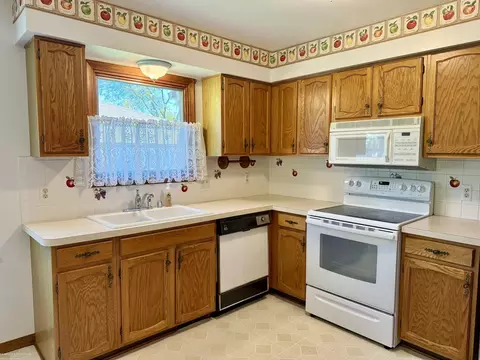 Kitchen - 177 Eckford, Troy, MI 48085 photo 2 of 4