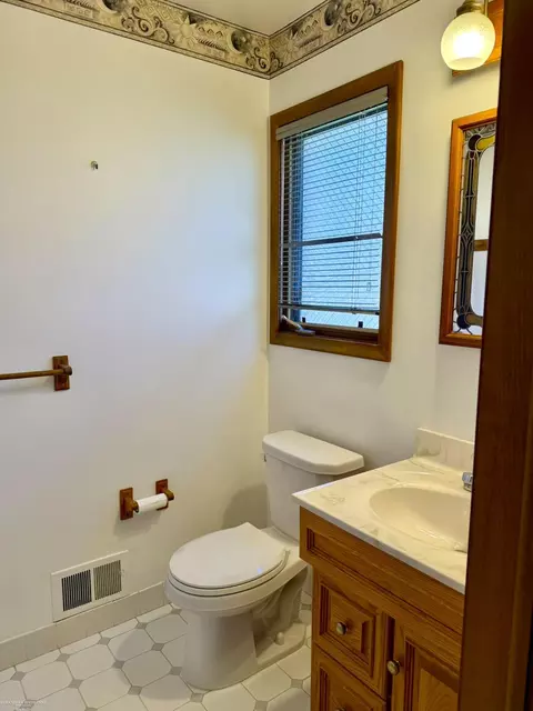 Bath - 177 Eckford, Troy, MI 48085 photo 1 of 5