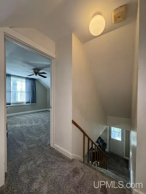 Entry Way - 322 E Fall, L'anse, MI 49946 photo 4 of 7