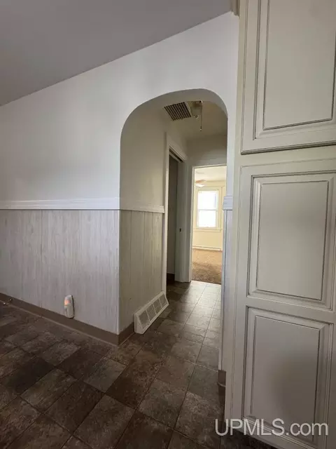 Entry Way - 322 E Fall, L'anse, MI 49946 photo 1 of 7