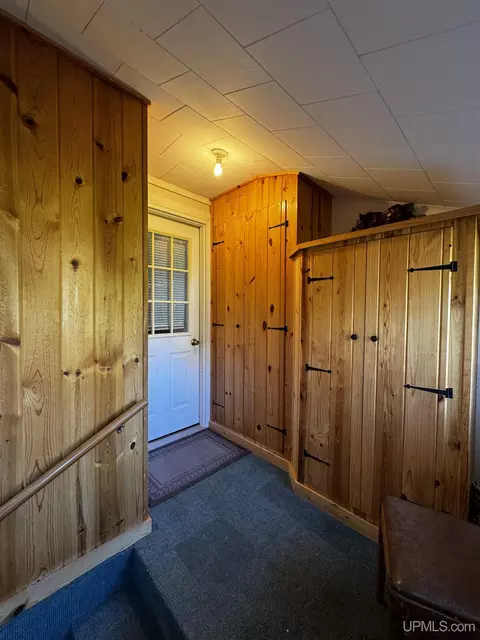 Entry Way - 322 E Fall, L'anse, MI 49946 photo 6 of 7