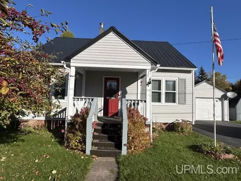 Exterior - 322 E Fall, L'anse, MI 49946 photo 5 of 6