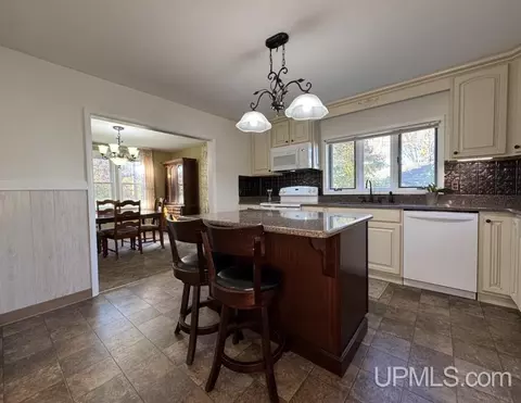 Kitchen - 322 E Fall, L'anse, MI 49946 photo 4 of 4