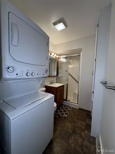 Bath - 322 E Fall, L'anse, MI 49946 photo 2 of 3