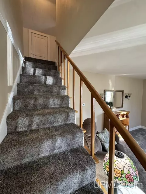 Entry Way - 322 E Fall, L'anse, MI 49946 photo 3 of 7