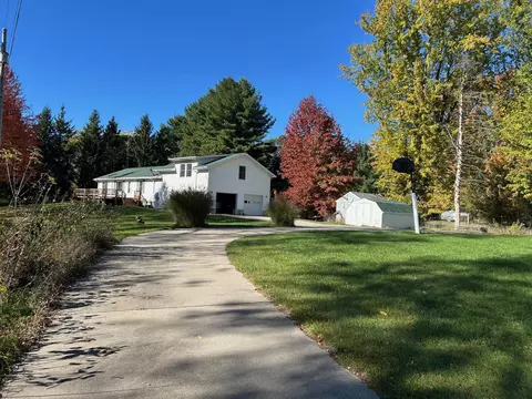 320 Williams, Perry, MI 48872