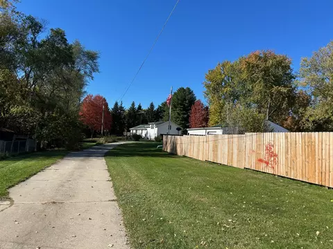 320 Williams, Perry, MI 48872 photo 2