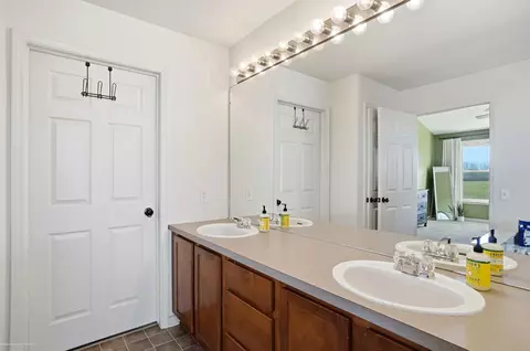 Bath - 27763 E Mockingbird, Flat Rock, MI 48134 photo 4 of 7