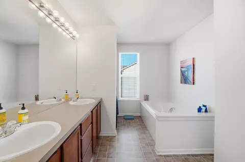 Bath - 27763 E Mockingbird, Flat Rock, MI 48134 photo 3 of 7