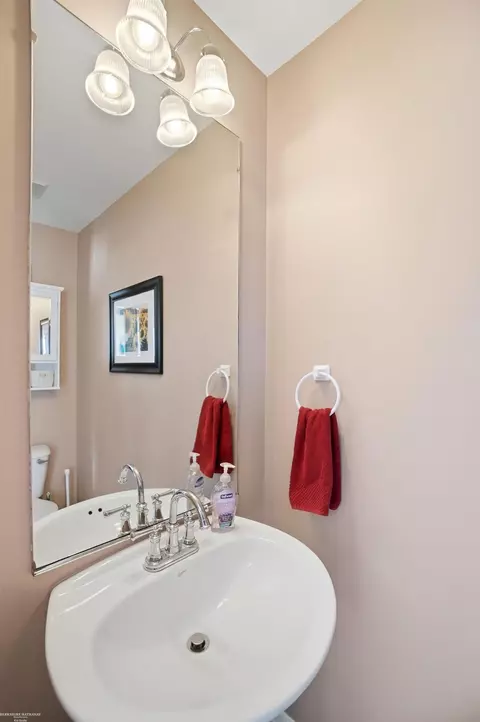 Bath - 27763 E Mockingbird, Flat Rock, MI 48134 photo 2 of 7