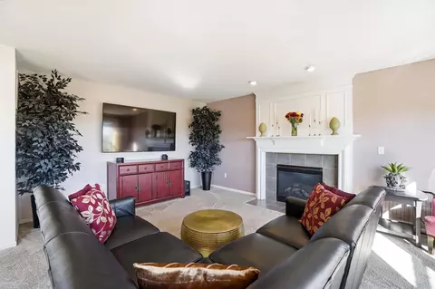 Living - 27763 E Mockingbird, Flat Rock, MI 48134 photo 4 of 5