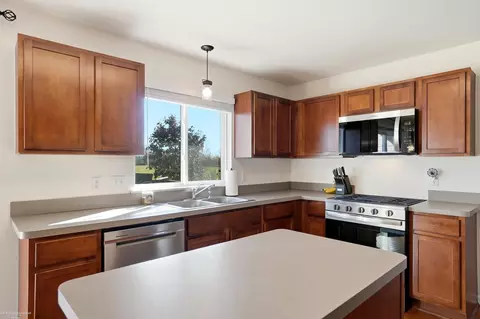 Kitchen - 27763 E Mockingbird, Flat Rock, MI 48134 photo 3 of 6